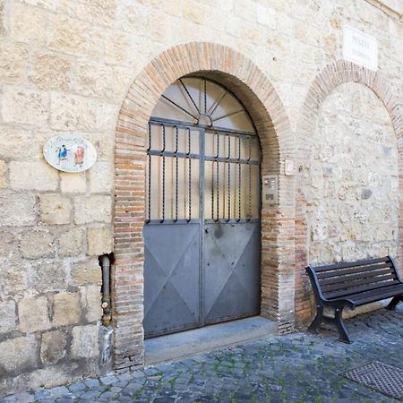 La Maison D'Etrusque Panzió Tarquinia Kültér fotó